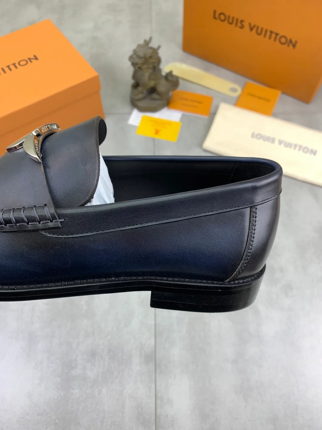Men's men's shoes 💰P542 New style 💶[LOUIS VUITTON] Water-dyed Niuli Original order New style 🍀LV Louis Vuitton *——Top version of LV classic leather shoes! Made of imported original calfskin, original leather side strips and wear-resistant high-end rubber outsole! High quality products! Color: 3️⃣optional Size: 38-44 (45 customized)
